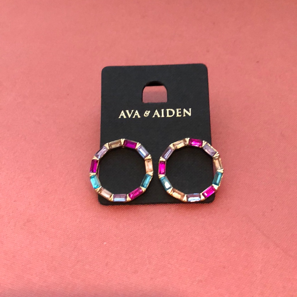 Nwot Ava Aiden Earrings 11$